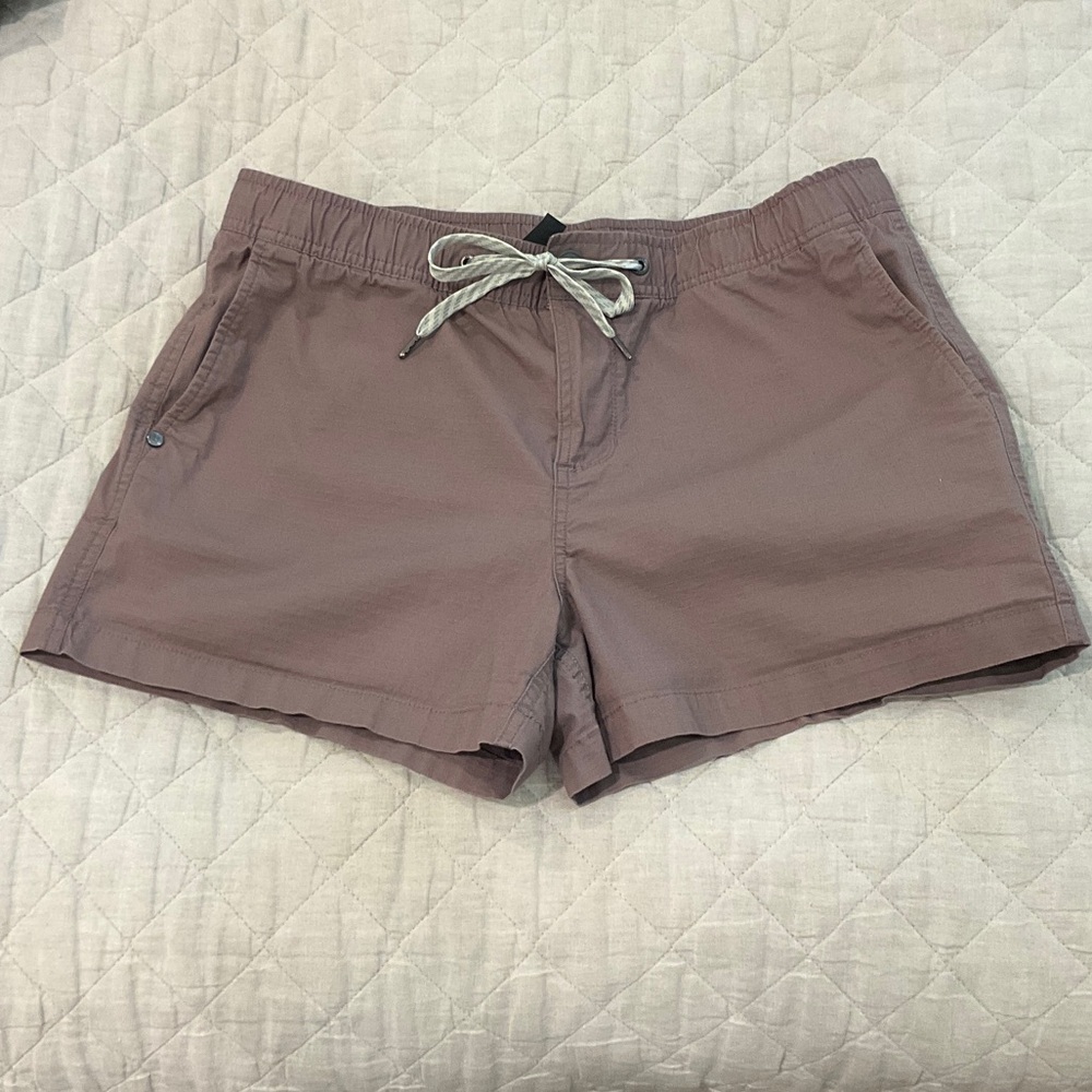 Vuori Women's dusty rose pink ripstop Shorts excellent condition
